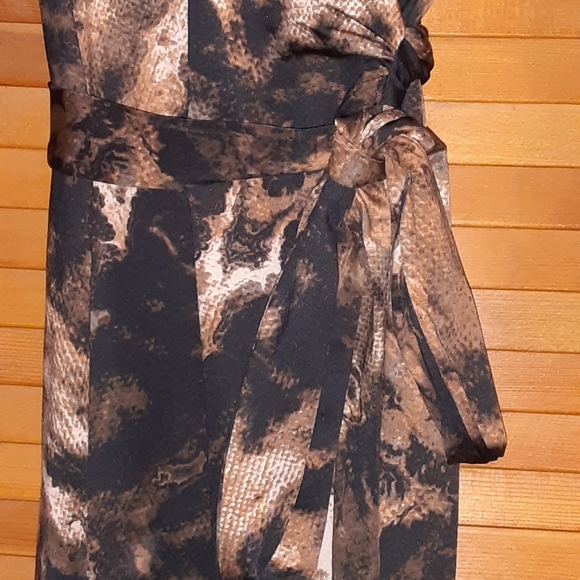 Lularoe Michele 2xl Wrap Dress. Brown and Gold mingled design. - Picture 6 of 10